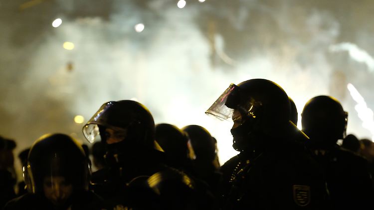 Polizisten im Leipziger Stadtteil Connewitz