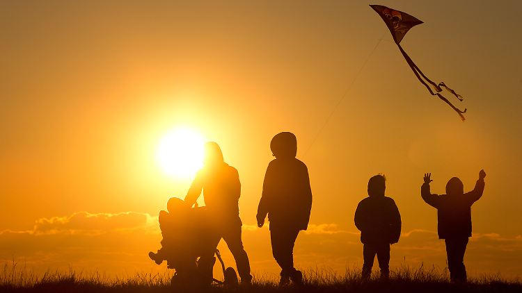 Familie und Freund tragen extrem zum Wohlbefinden bei.