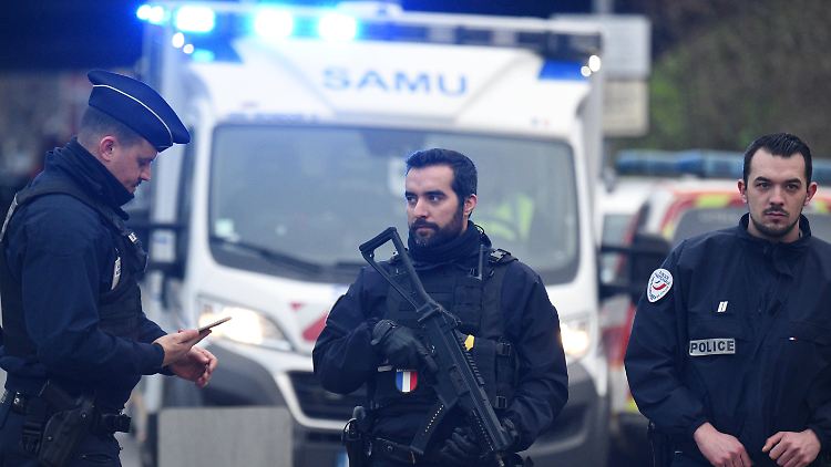Der Angreifer wurde von der Polizei erschossen.