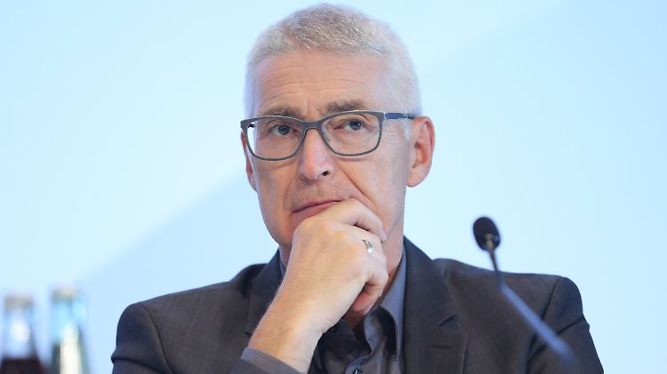 Lutz Michael Fröhlich wünscht sich ein besseres Miteinander von Spielern und Unparteiischen.