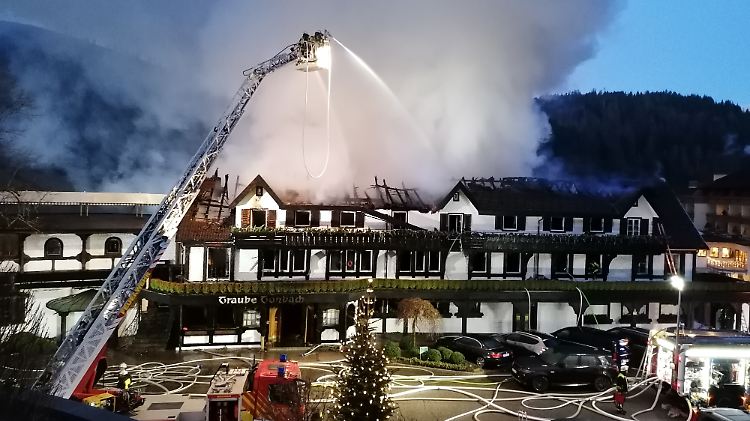 Rund 150 Feuerwehrleute waren vor Ort im Einsatz.