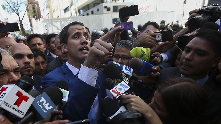 Nur von einem Teil des Parlaments als Vorsitzender wiedergewählt: Juan Guaidó.