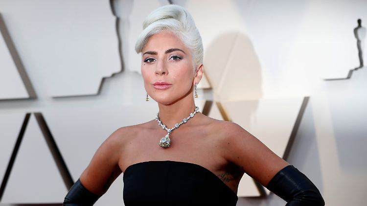 "Ich hatte niemanden, der mir half", sagt Lady Gaga zurückblickend.