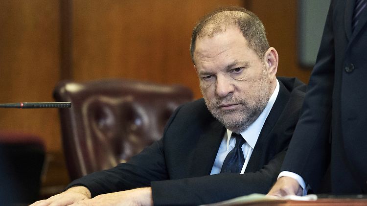 Ein Gericht in New York verurteilte Weinstein schon zu einer Haftstrafe von 23 Jahren, die er derzeit absitzt.