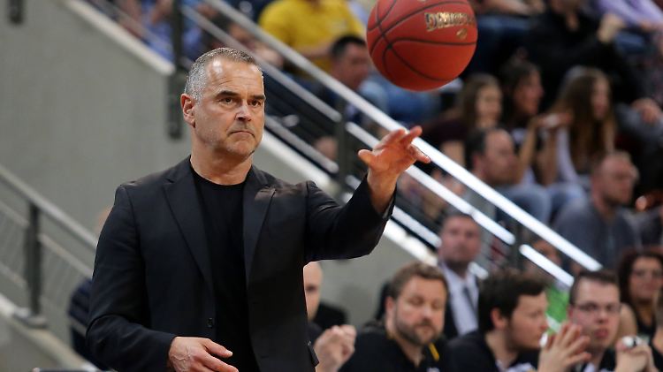 Überraschende Trainer-Personalie in der Pro A: Dirk Bauermann coacht ab sofort die Rostock Seawolves.