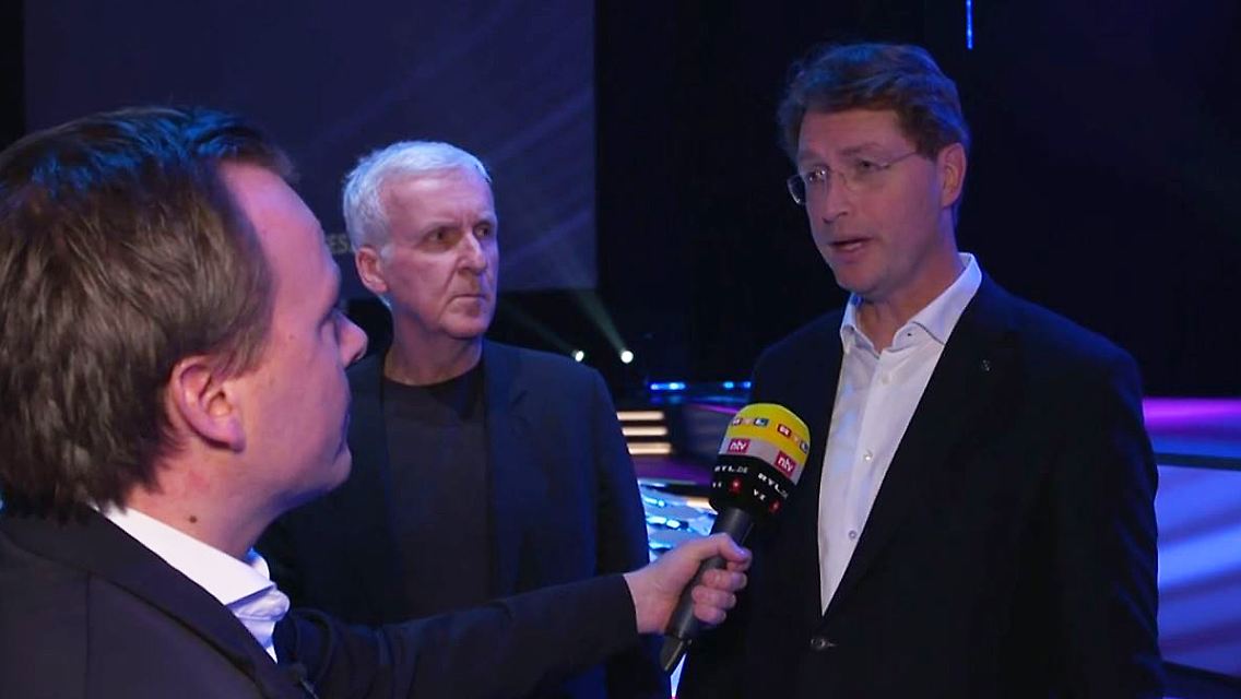 Källenius Cameron CES.JPG