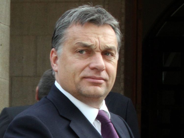 Der Vorsitzende der Partei Fidesz, Viktor Orban, ist seit Mai 2010 erneut Ministerpräsident von Ungarn. Er hatte das Amt bereits von 1998 bis 2002 inne.