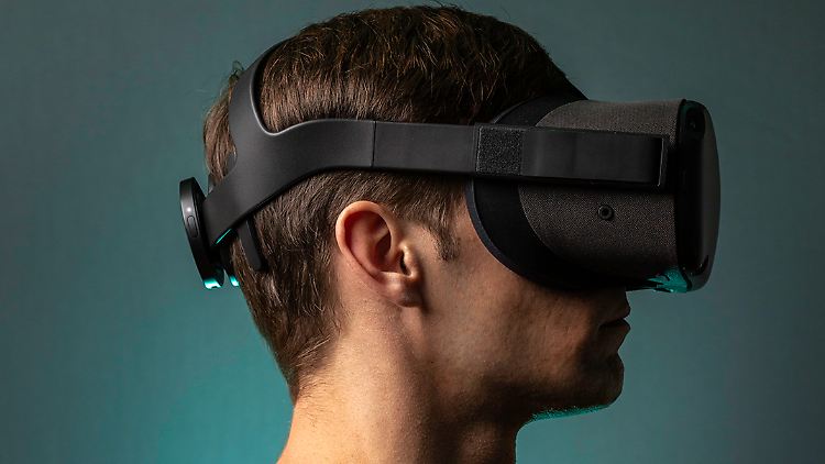 NextMind im Einsatz mit einer VR-Brille.
