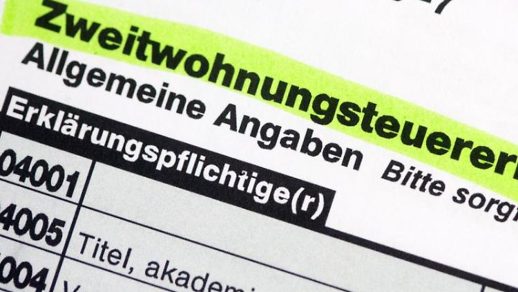 Befinden sich Zweithaushalt und auch der vorhandene eigene Hausstand am gleichen Beschäftigungsort, zum Beispiel in einer Großstadt, liegt keine doppelte Haushaltsführung vor.