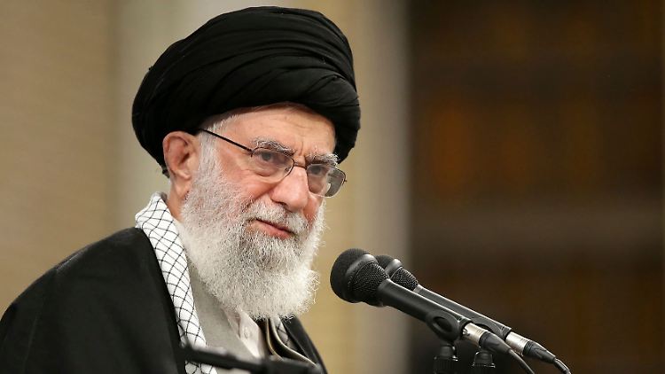 Letztlich entscheidet Irans Staatsoberhaupt Ajatollah Chamenei darüber, ob Teheran das Atomabkommen weiter umsetzt.