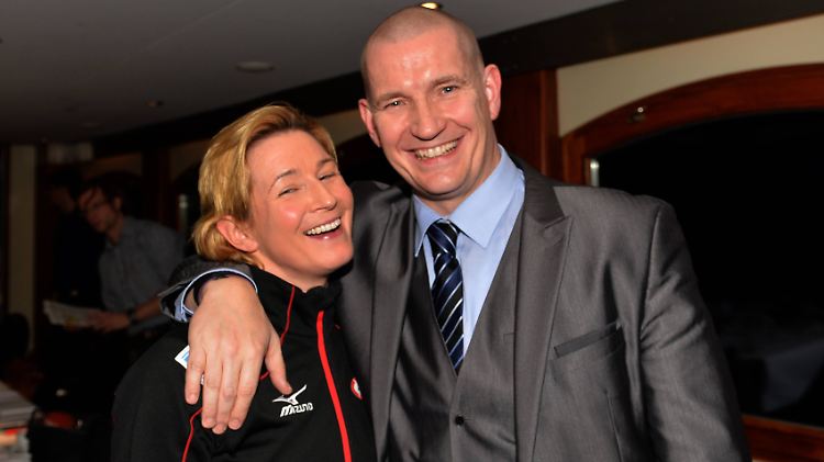 Claudia Pechstein und Ihr Bodyguard.