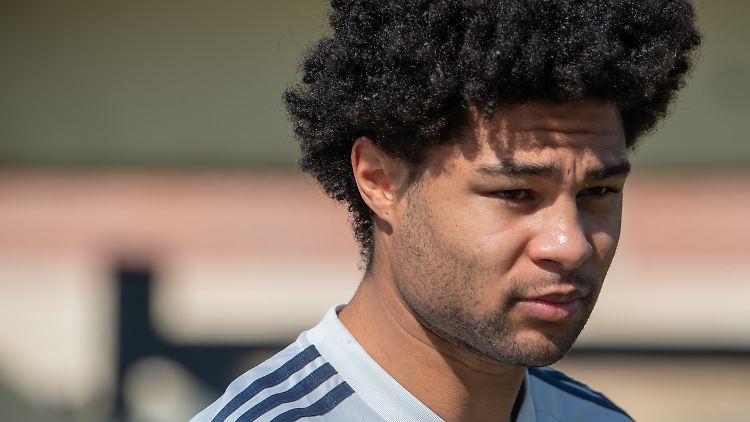 Serge Gnabry wird in Doha nicht mehr mit dem FC Bayern trainieren.