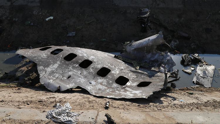 Das Wrack der ukrainischen Boeing: Das Flugzeug mit 176 Menschen an Bord stürzte kurz nach dem Start in Teheran ab.