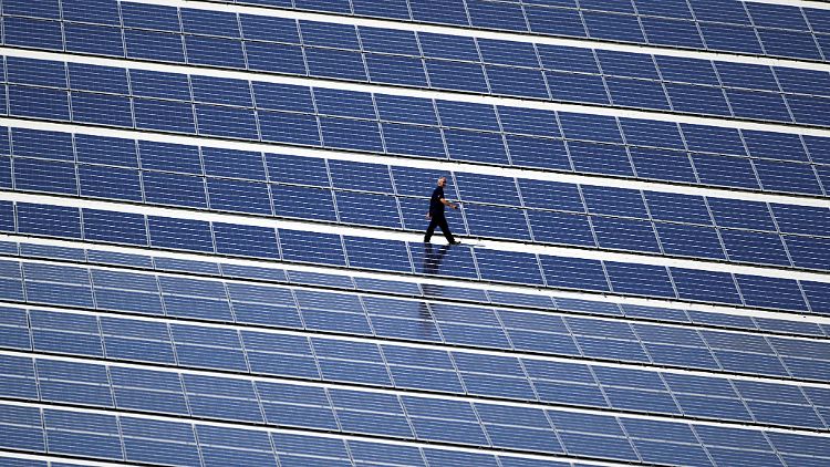 Ein Förderstopp würde Verbraucher und Investoren verunsichern, warnen Wirtschafts- und Solarverbände.