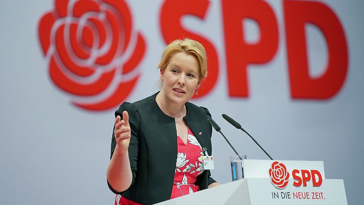 Hoffnungsträgerin der SPD in Bedrängnis: Giffeys Ehemann wurde als Beamter des Landes Berlin entlassen.