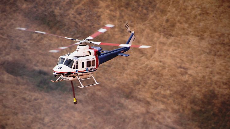 Der Einsatz eines Geschäftsmannes hat in Australien einen ganzen Ort vor dem Feuer bewahrt.