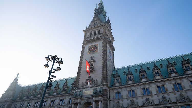 Wer sitzt im Hamburger Rathaus künftig auf dem Chefsessel?