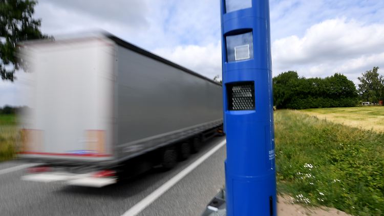 Auch auf Bundesstraßen besteht Mautpflicht für Lkw.