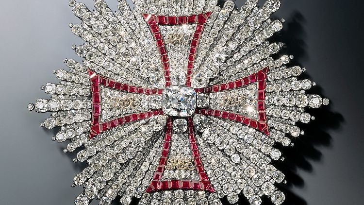 Für den Bruststern des polnischen Weißen Adler-Ordens und ein weiteres Schmuckstück verlangten die Unbekannten angeblich mehrere Millionen Euro.