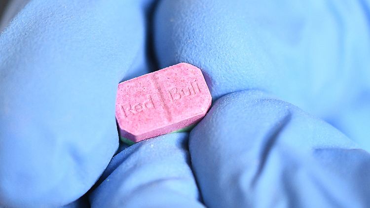 Die Drogenbeauftragte will mit dem Drug Checking Konsumenten erreichen, die nicht von der klassischen Suchtberatung angesprochen werden.