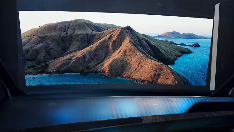 Im Interaction Ease wird die komplette Windschutzscheibe zu einem gigantischen Head-up-Display.