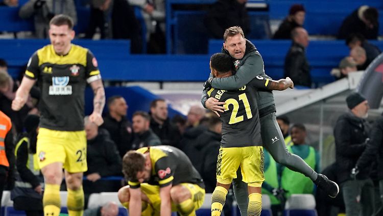Ralph Hasenhüttl kommt mit dem FC Southampton kaum noch aus dem Feiern raus.