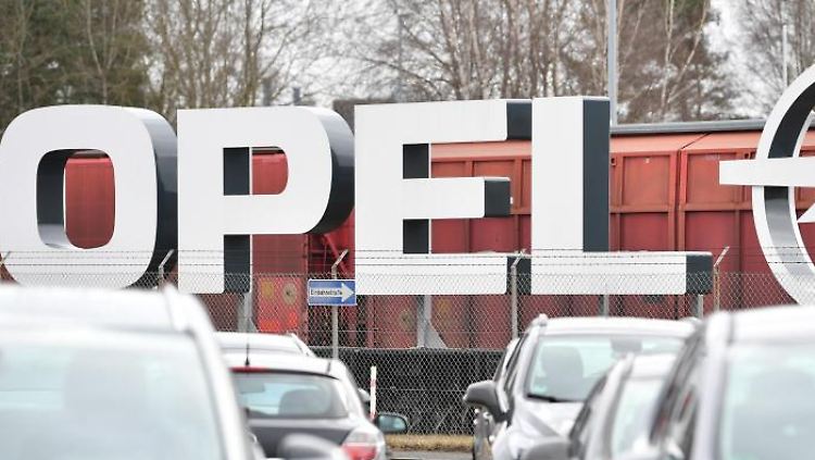 Bis 2025 will Opel weitere 2000 Stellen abbauen.