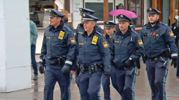 PolizeiuniformPosse.jpg