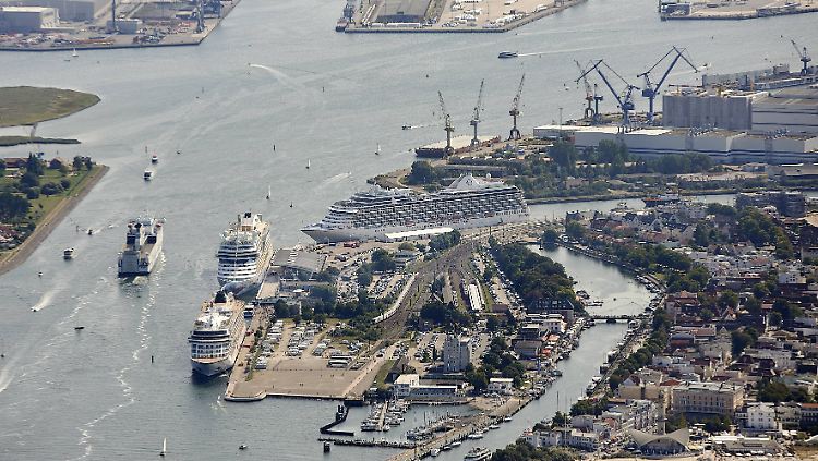 Mehr als 200 Anläufe von Kreuzfahrtschiffen werden in diesem Jahr im Hafen Rostock erwartet.