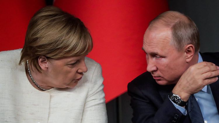 An der Verständigung scheitert es nicht: Merkel spricht russisch, Putin deutsch.