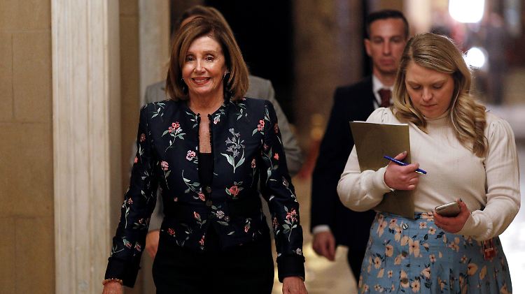 Nancy Pelosi hat ihre Blockadehaltung aufgegeben.