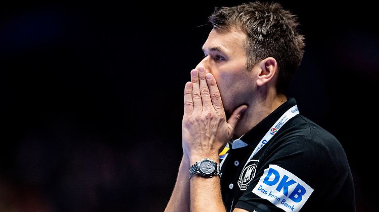 Bundestrainer Christian Prokop ist geschockt von der Vorstellung seiner Mannschaft.