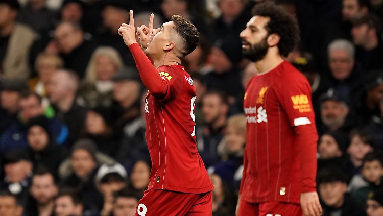 Tor für Liverpool: Roberto Firmino trifft, Mohamed Salah ist außer sich vor Freude.