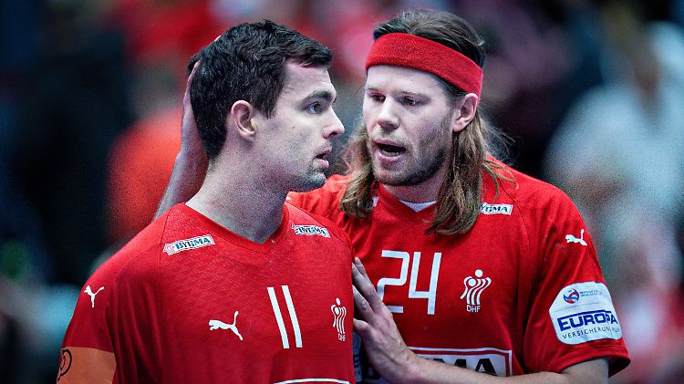 Pleite zum Auftakt: Dänemarks Rasmus Lauge und Mikkel Hansen.