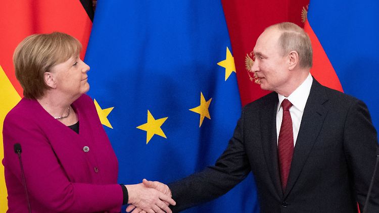 Eine angemessene Reaktion auf den Mordanschlag auf Nawalny stellt Kanzlerin Merkel in Aussicht - hier mit dem russischen Präsidenten Putin im Januar 2020.