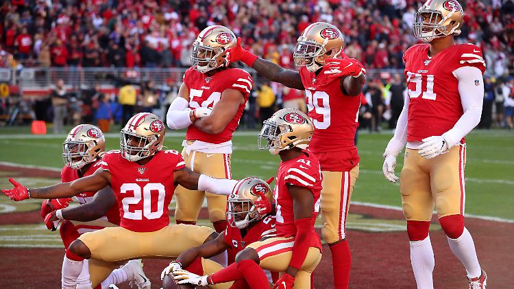 Jubel bei den 49ers nach dem Touchdown durch Tevin Coleman.