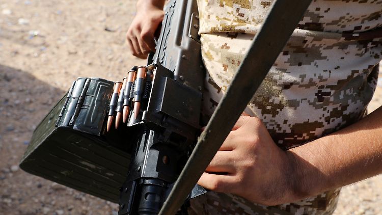 Allen diplomatischen Bemühungen zum Trotz schweigen die Waffen in Libyen noch nicht.