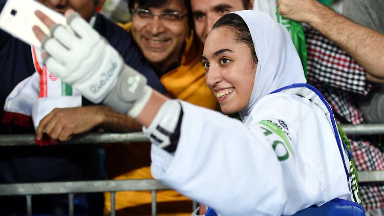 Rio 2016: Kimia Alisadeh feiert ihre Bronzemedaille.
