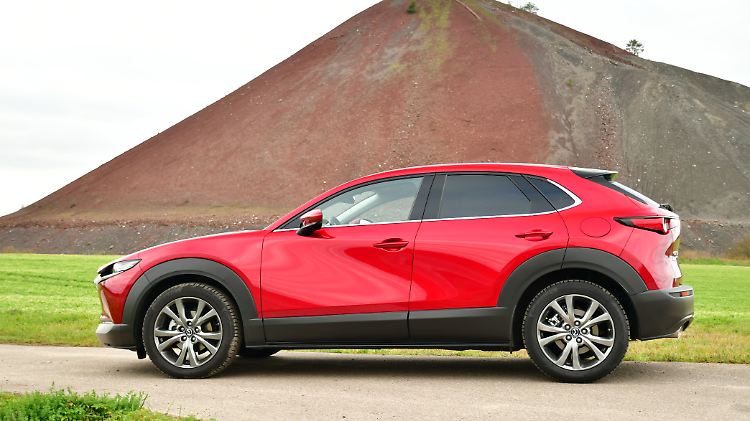 Obgleich der Mazda CX-30 eine echt sportliche Figur macht, ist er mit Skyactive-X-Triebwerk kein Dynamiker.