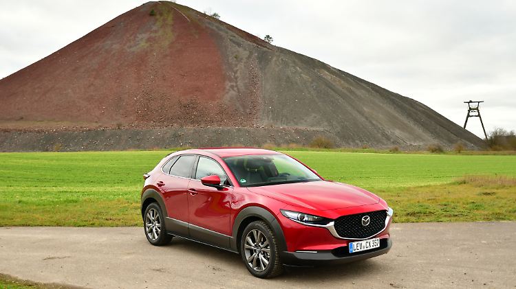 Der Mazda CX-30 mit Skyactive-X-Triebwerk soll als Benziner fast so sparsam wie ein Diesel sein.