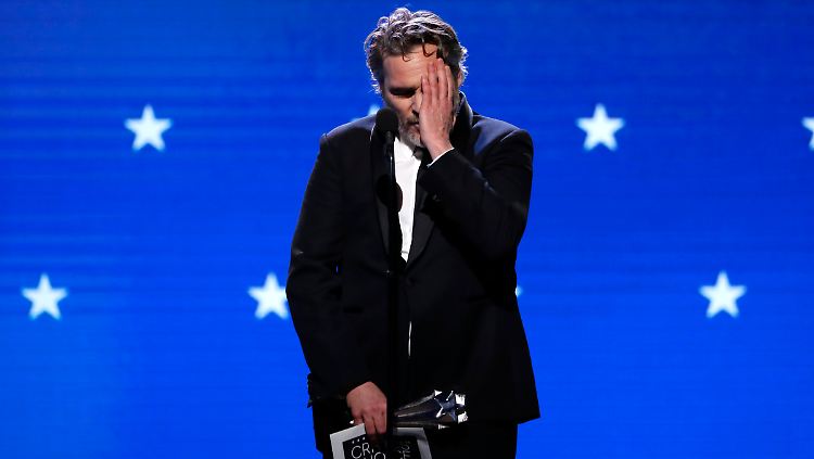 Joaquin Phoenix nutzte seine Redezeit für deutliche Worte. So deutlich, dass einiges fürs TV zensiert werden musste. 