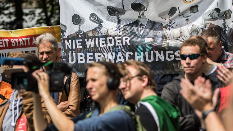 Schon 2015 wurde gegen die Spionageaktivitäten der Geheimdienste BND und NSA protestiert.