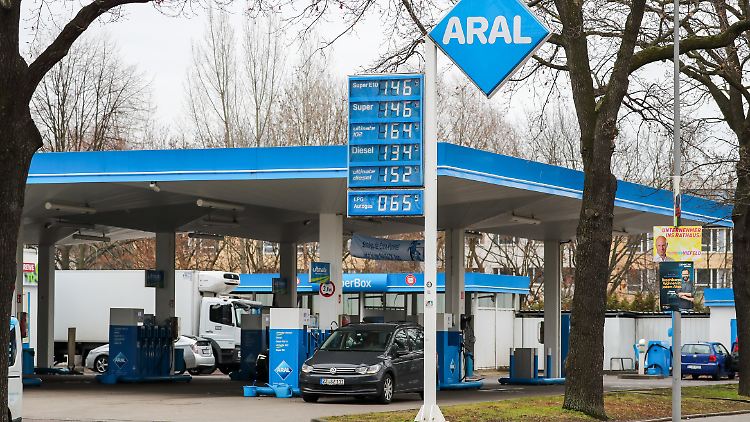 Und plötzlich sind die Preise für Super und E10 an den Tankstellen gleich.