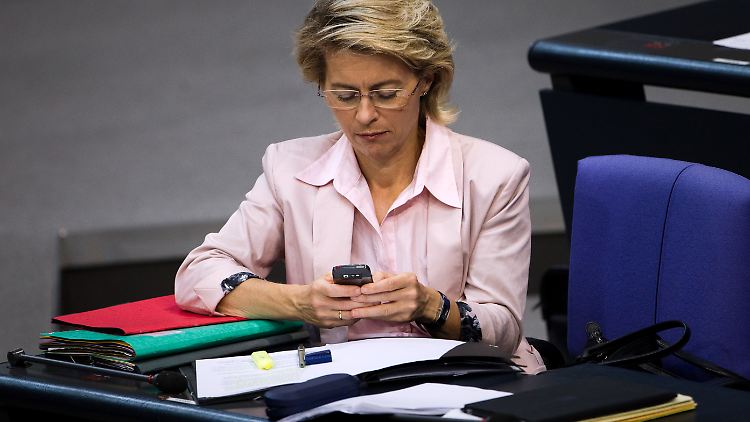 Der Untersuchungsausschuss interessiert sich für von der Leyens SMS.