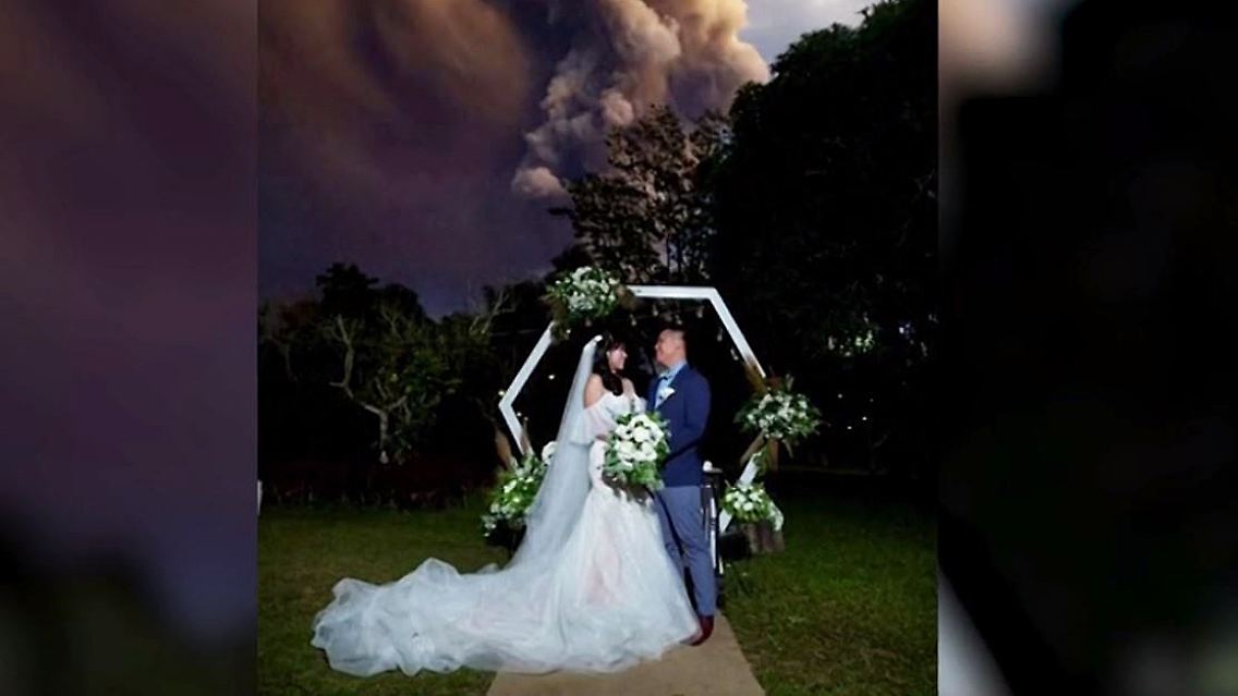 Hochzeitspaar Vulkanausbruch.JPG
