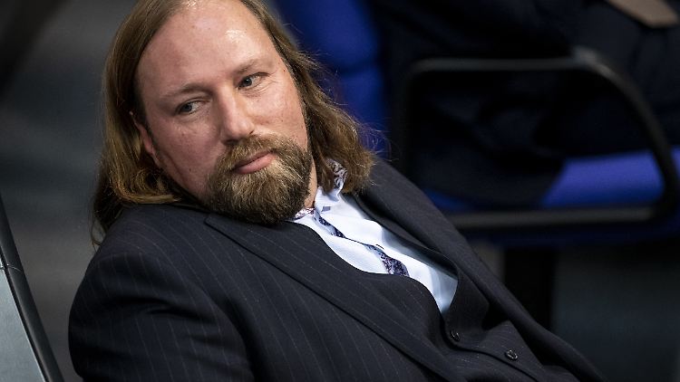 "Wir fordern die Bundesregierung auf, einen Zukunftsplan für die Autoindustrie vorzulegen", sagt Grünen-Fraktionschef Hofreiter.