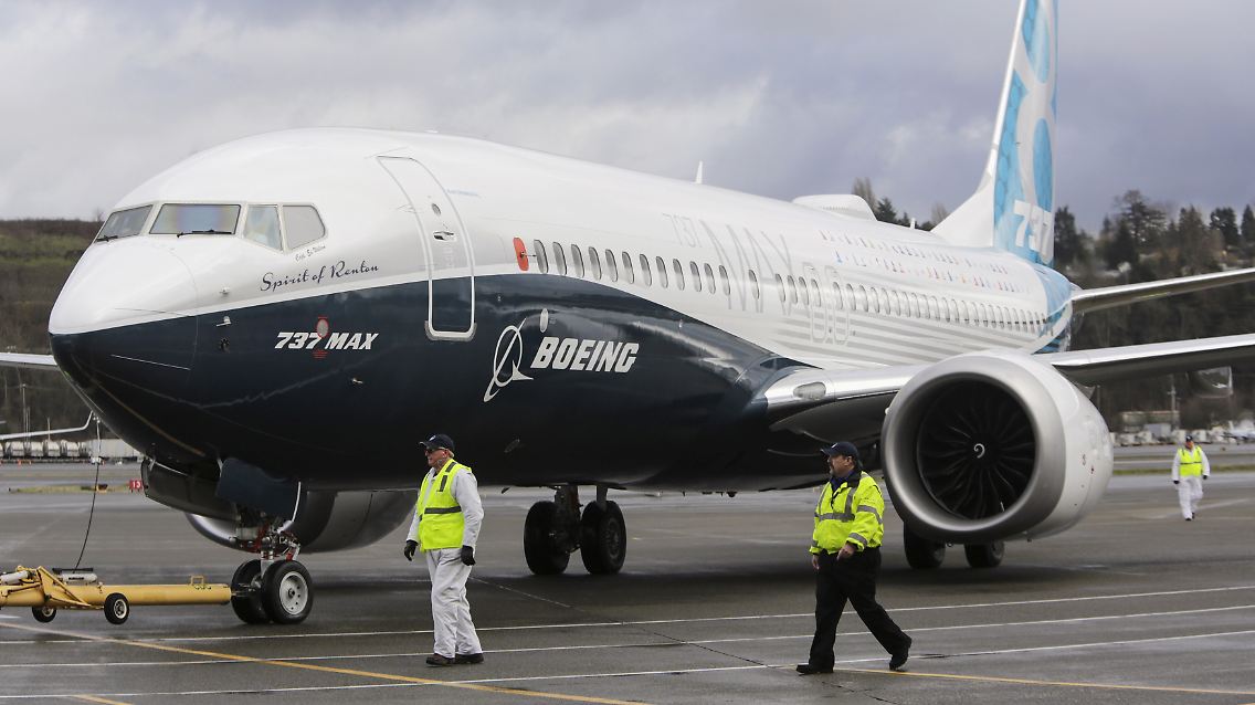 Das Flugverbot der 737-Max-Maschinen setzt Boeing zu.