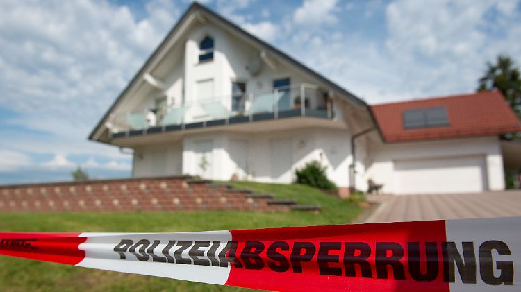 Walter Lübcke soll auf der Terrasse seines Hauses mit einer Kurzwaffe erschossen worden sein.