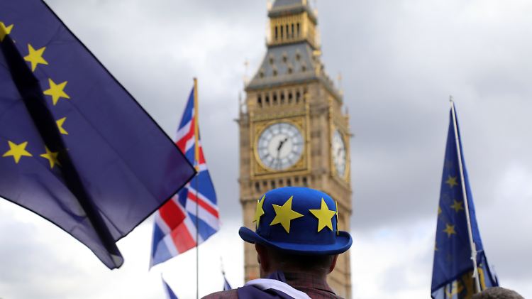 Schon vor der Verhüllung des Turms 2017 stritt Großbritannien über den Brexit.