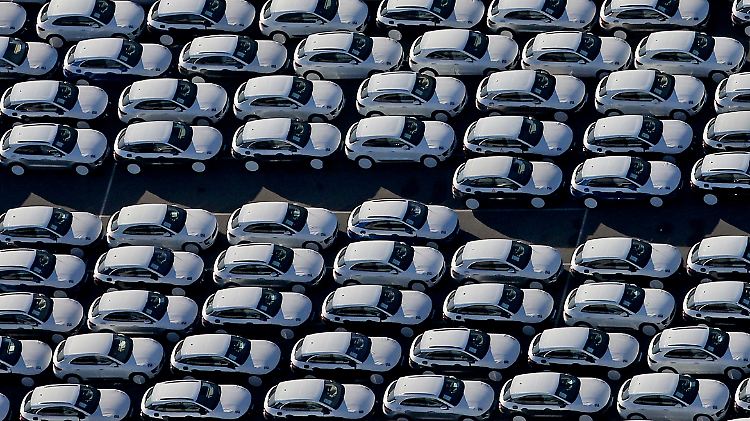 VW, BMW, Daimler, Audi und Porsche exportieren allein aus ihren heimischen Werken pro Jahr rund 500.000 Wagen in die USA. Trumps Entscheidung zu den Autozöllen steht noch aus.